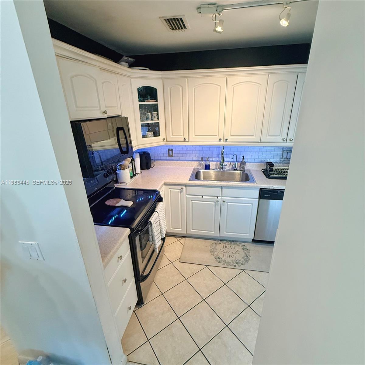 FOUR PALM LAKES AT PEMBRO - Residential