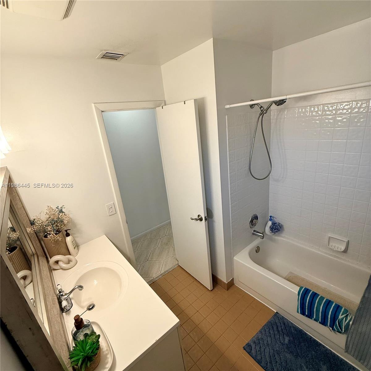 FOUR PALM LAKES AT PEMBRO - Residential