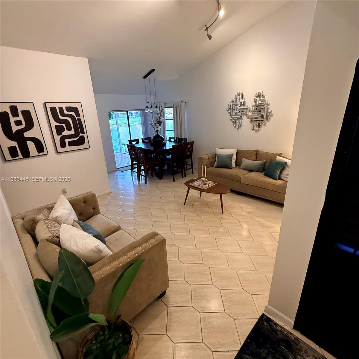 FOUR PALM LAKES AT PEMBRO - Residential