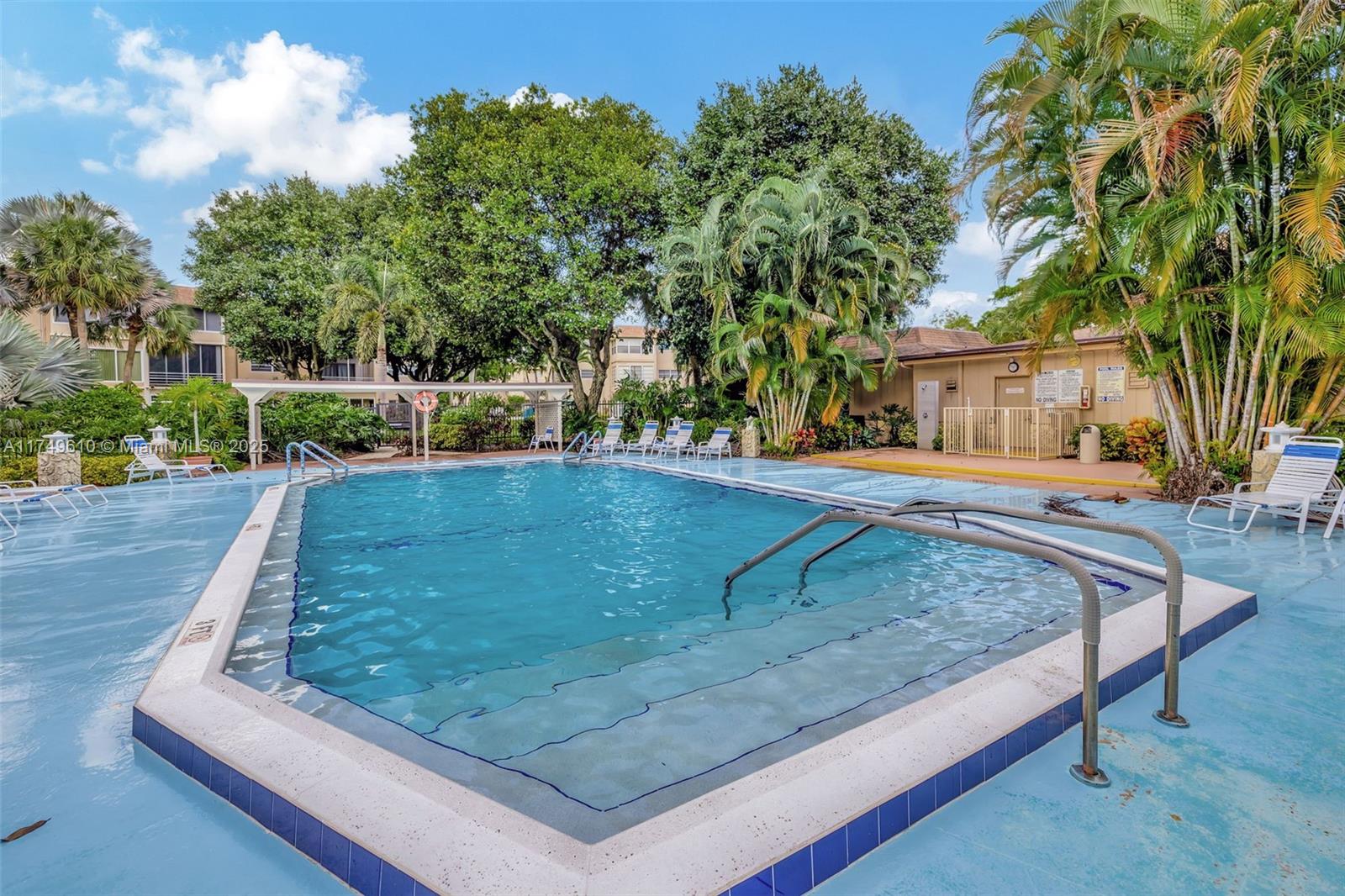 USNEE GARDENS CONDO - Residential