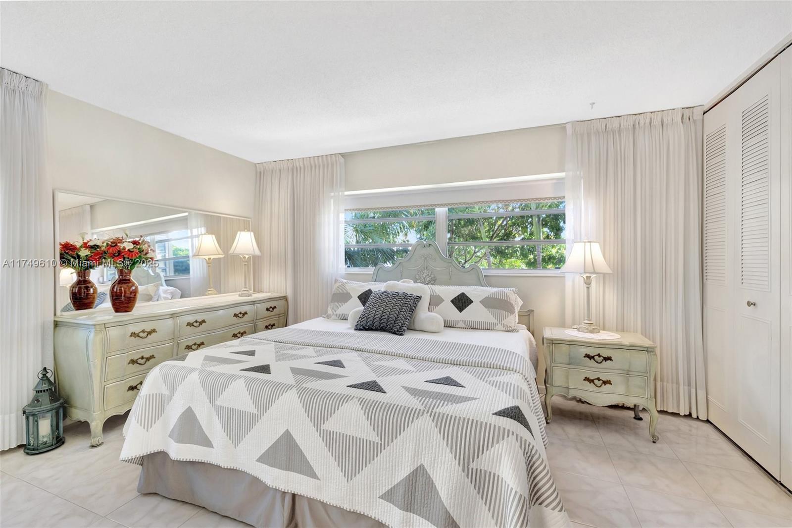 USNEE GARDENS CONDO - Residential