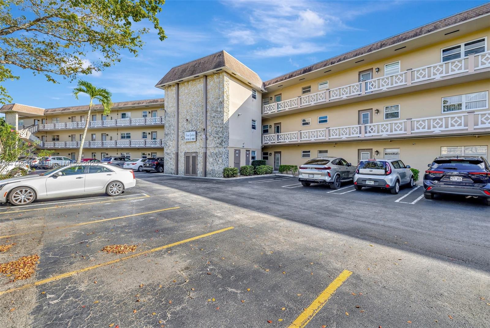 USNEE GARDENS CONDO - Residential