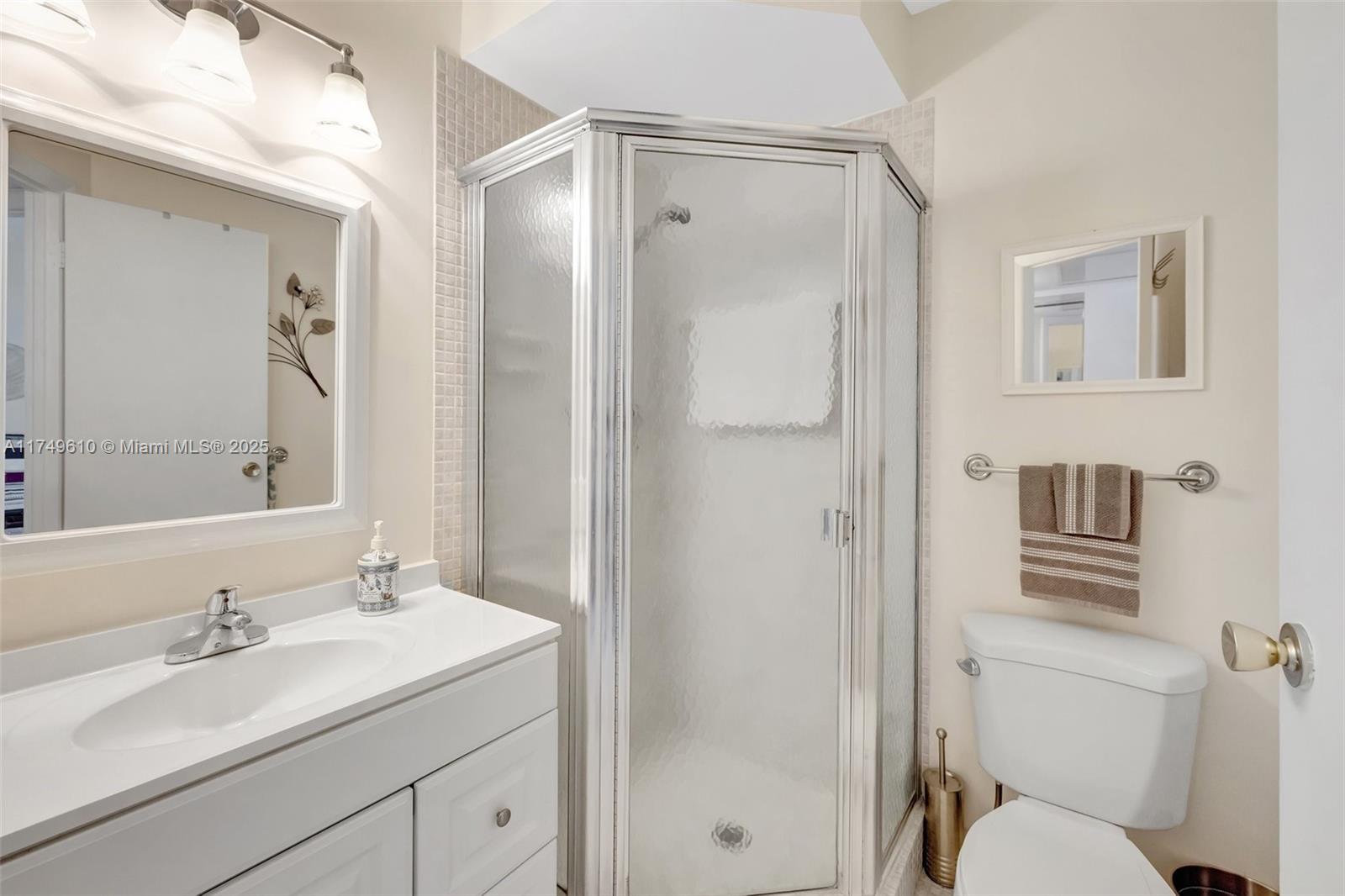 USNEE GARDENS CONDO - Residential