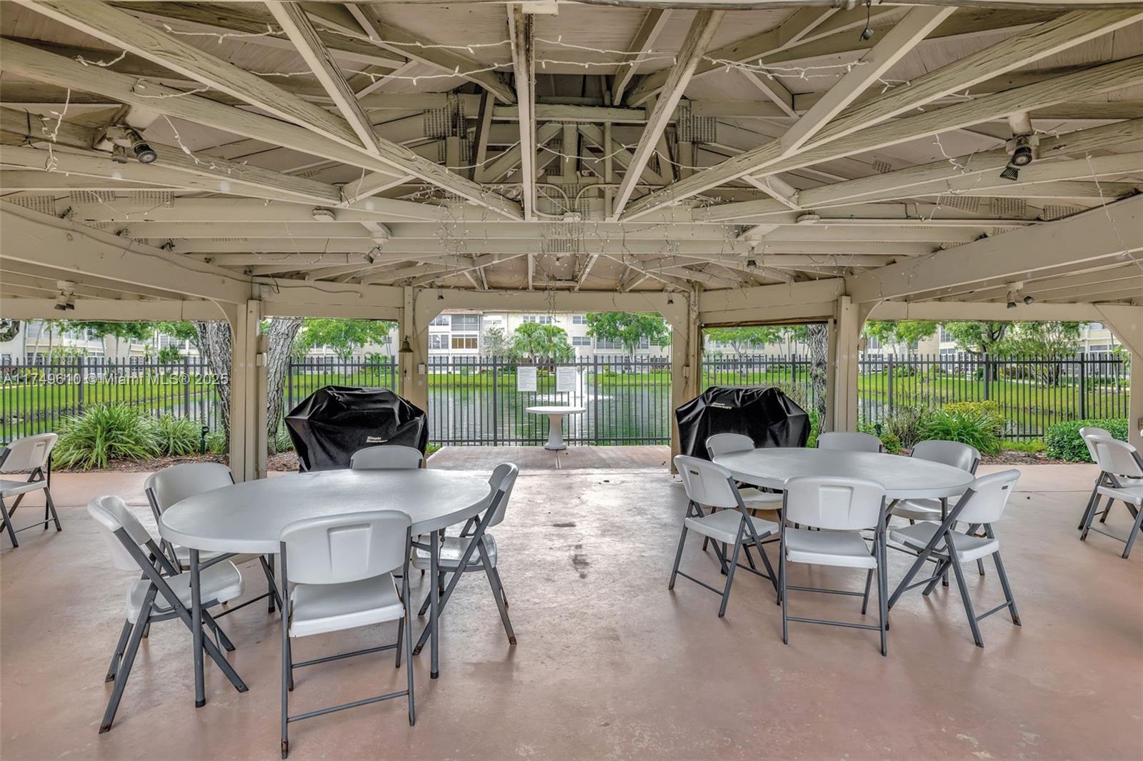 USNEE GARDENS CONDO - Residential