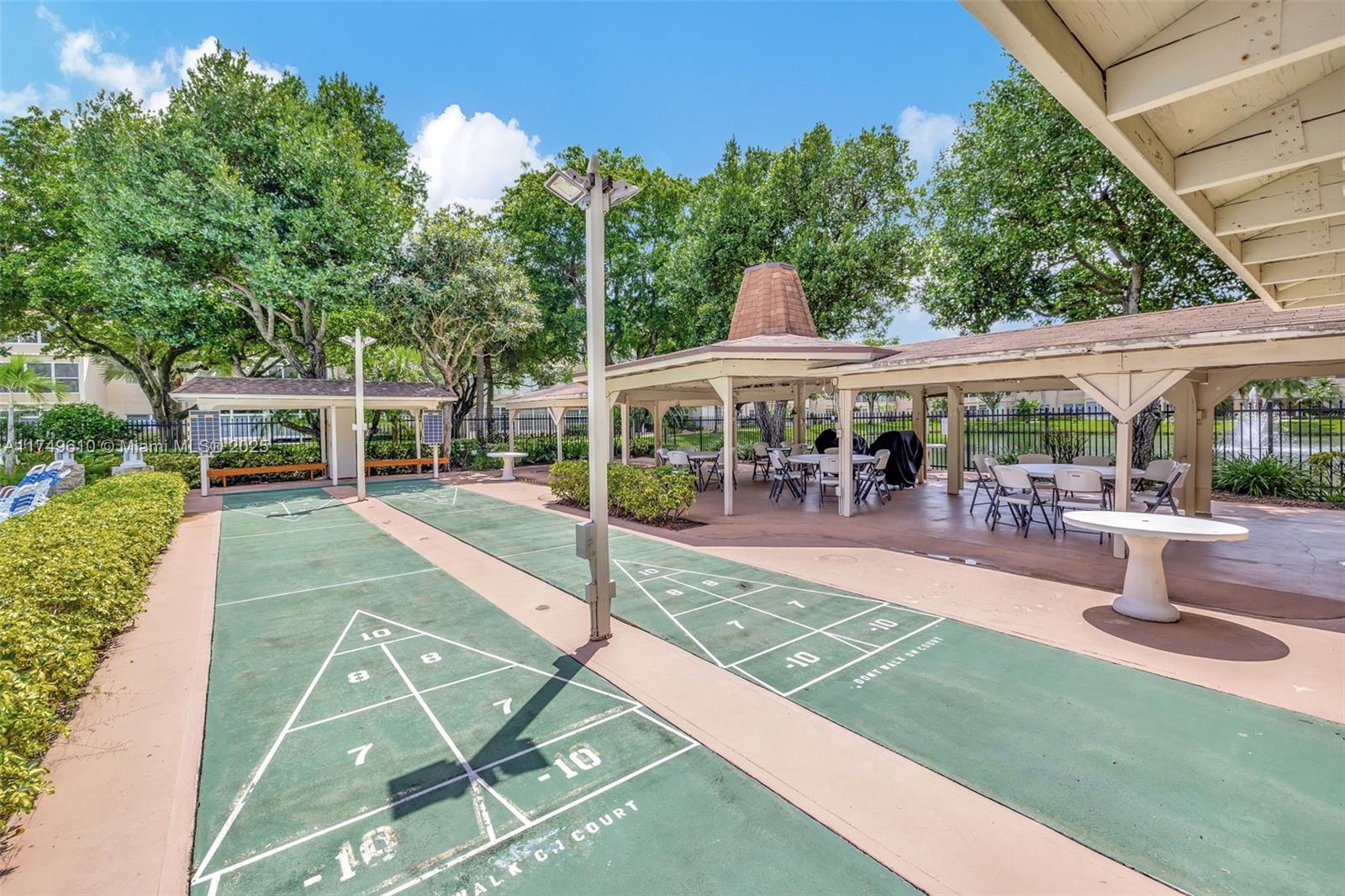 USNEE GARDENS CONDO - Residential