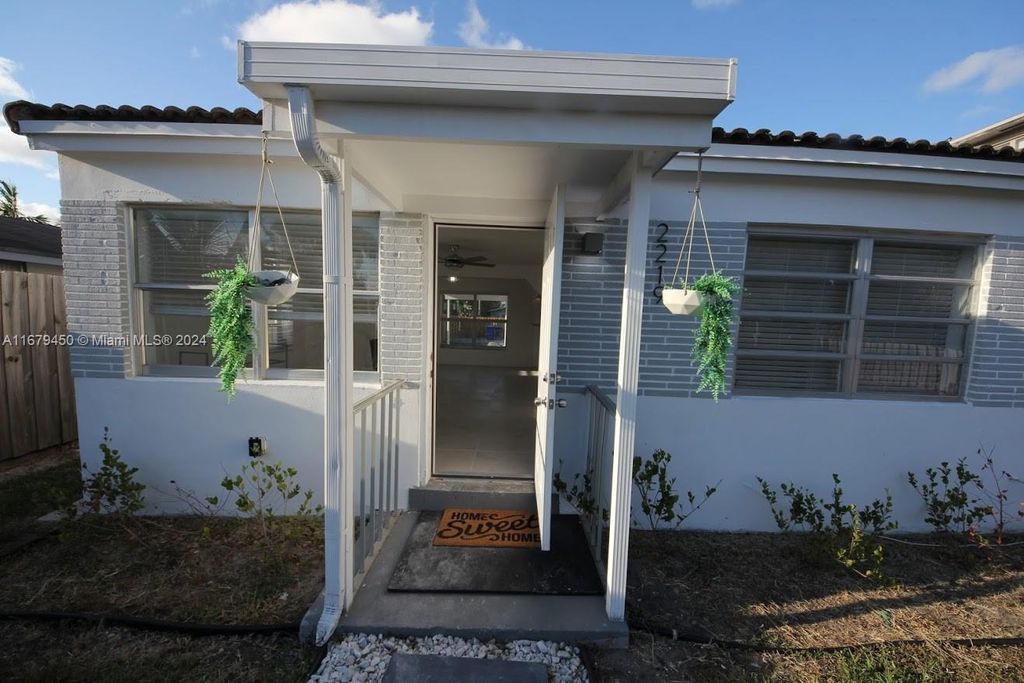 Photo of 2219 Liberty St, Hollywood, FL 33020 (MLS # A11679450)