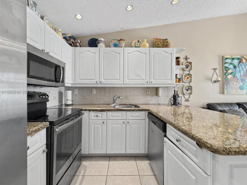 POINT LAKE CONDO XI - Residential