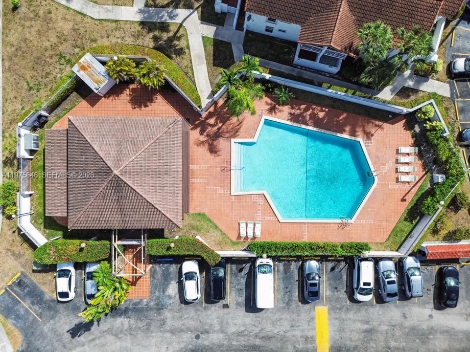 POINT LAKE CONDO XI - Residential