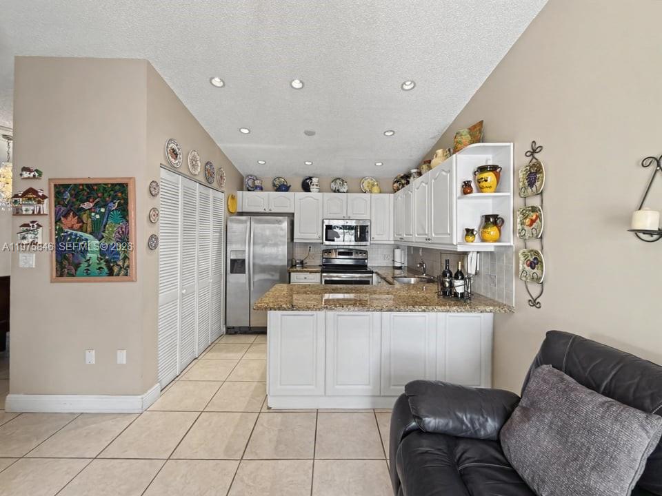 POINT LAKE CONDO XI - Residential