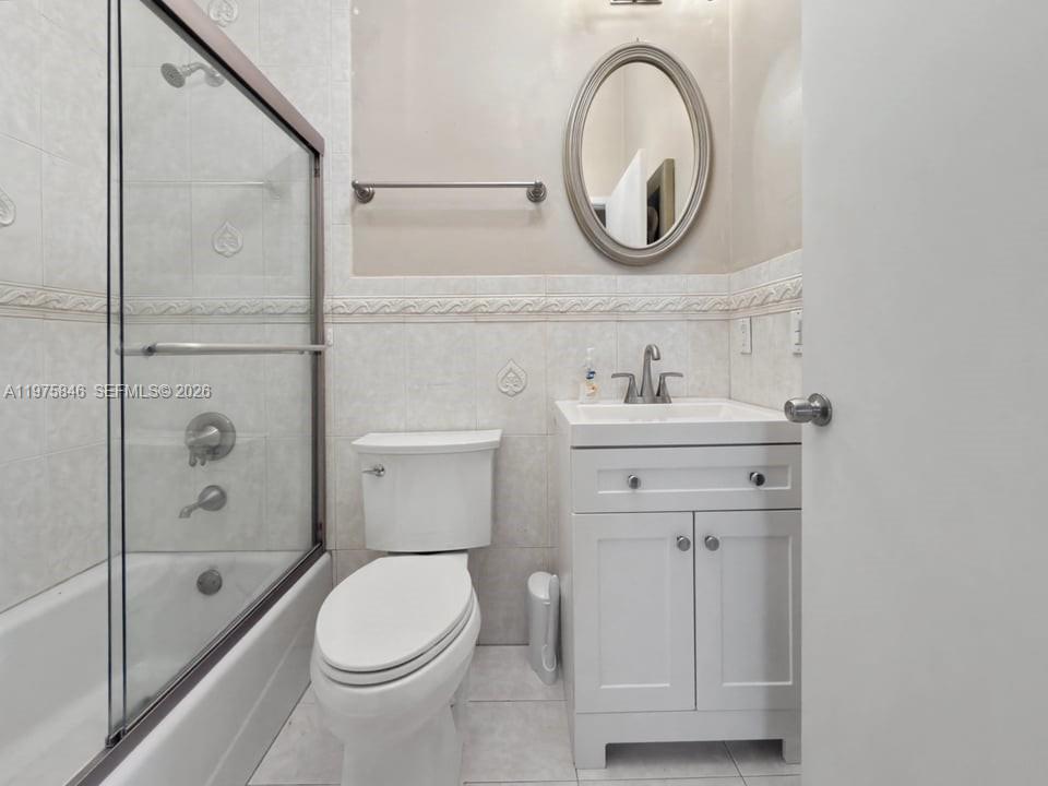 POINT LAKE CONDO XI - Residential