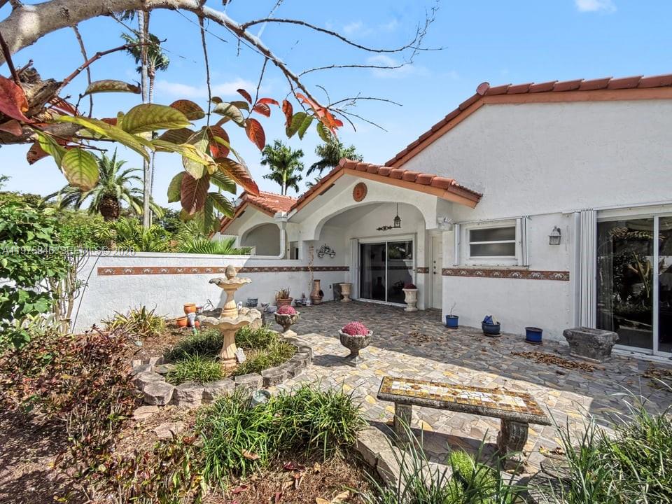 POINT LAKE CONDO XI - Residential