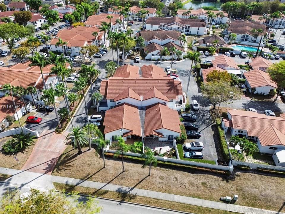 POINT LAKE CONDO XI - Residential