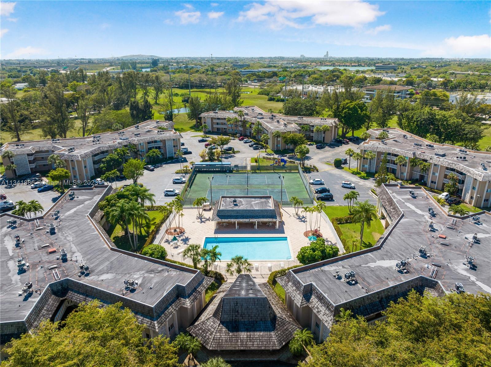 VILLAS OF MIAMI LAKES CON - Residential