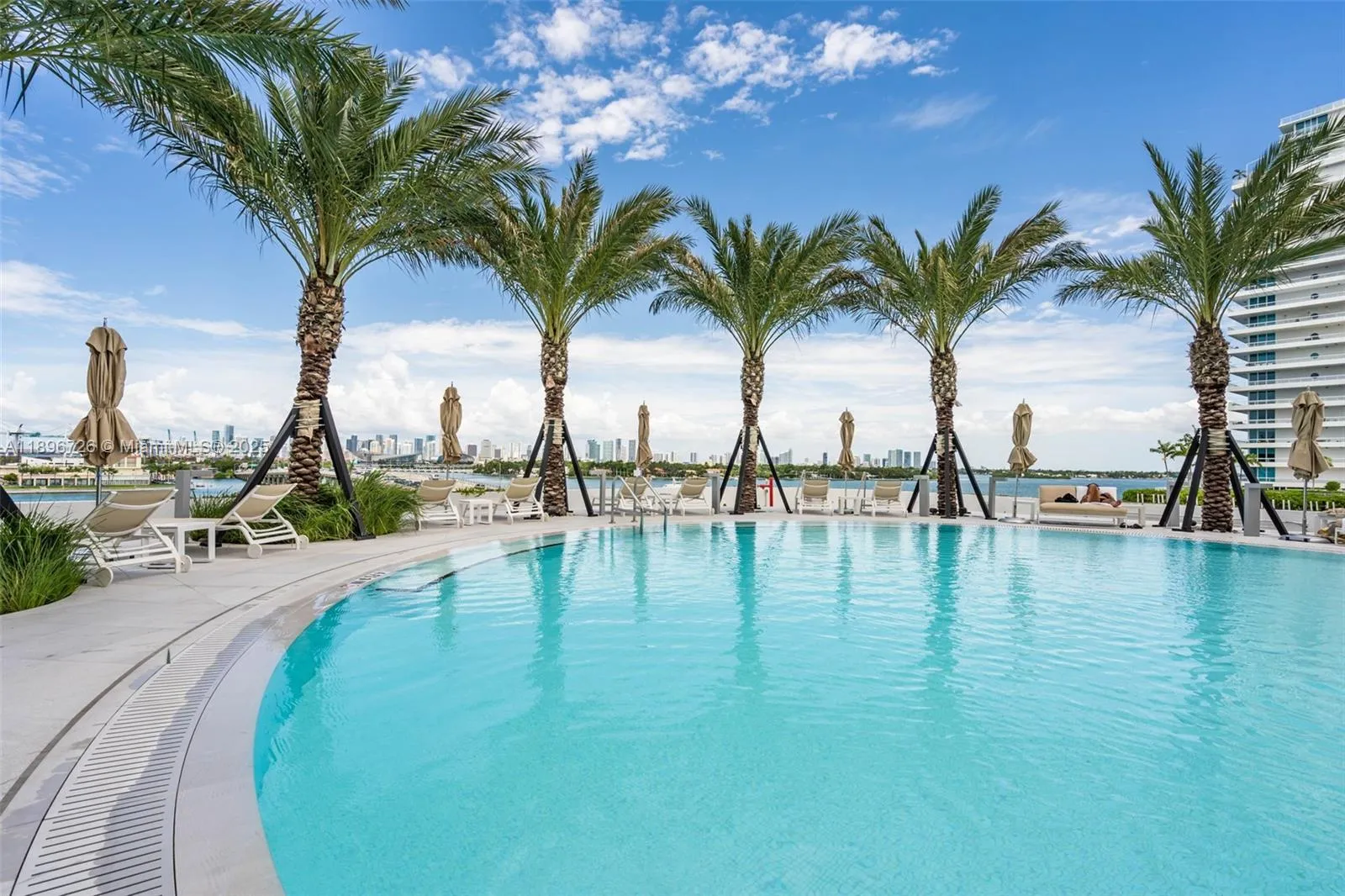 Miami Beach, Florida 33139, United States, 2 Bedrooms Bedrooms, ,3 BathroomsBathrooms,Residential,Active,228827