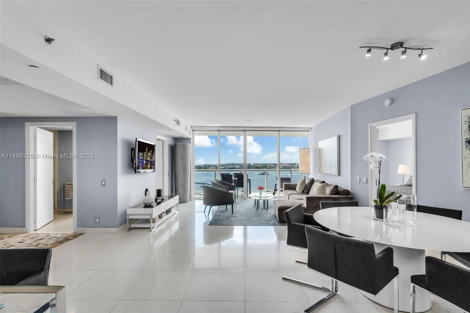 Miami Beach, Florida 33139, United States, 2 Bedrooms Bedrooms, ,3 BathroomsBathrooms,Residential,Active,228827
