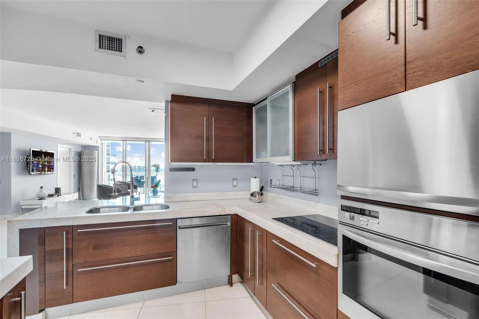 Miami Beach, Florida 33139, United States, 2 Bedrooms Bedrooms, ,3 BathroomsBathrooms,Residential,Active,228827