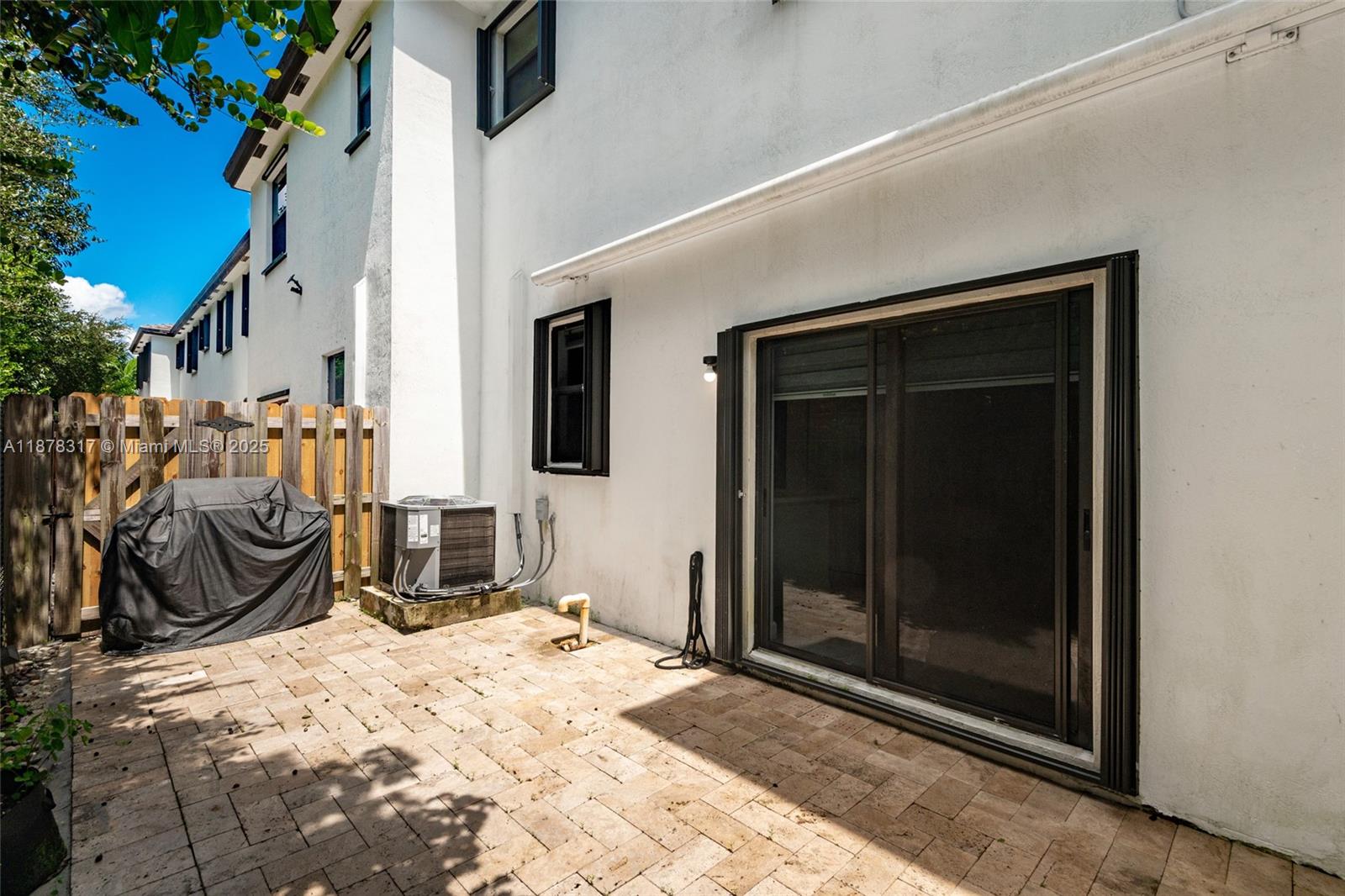 STELLAR PEMBROKE PINES - Residential Lease