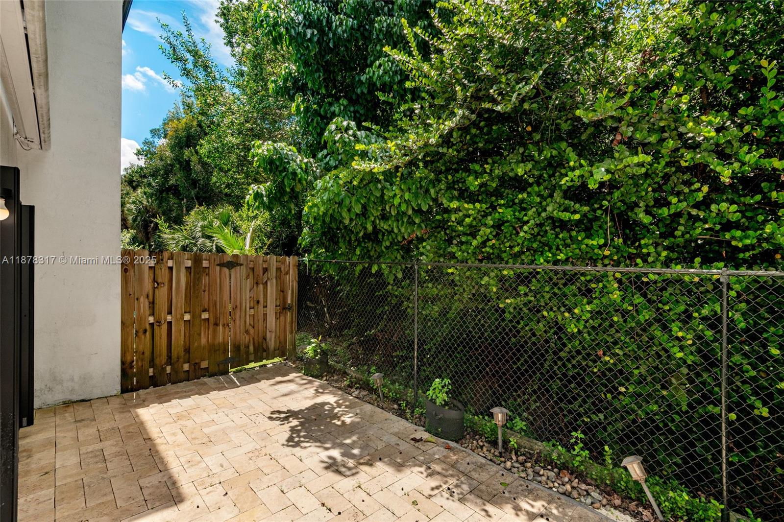 STELLAR PEMBROKE PINES - Residential Lease