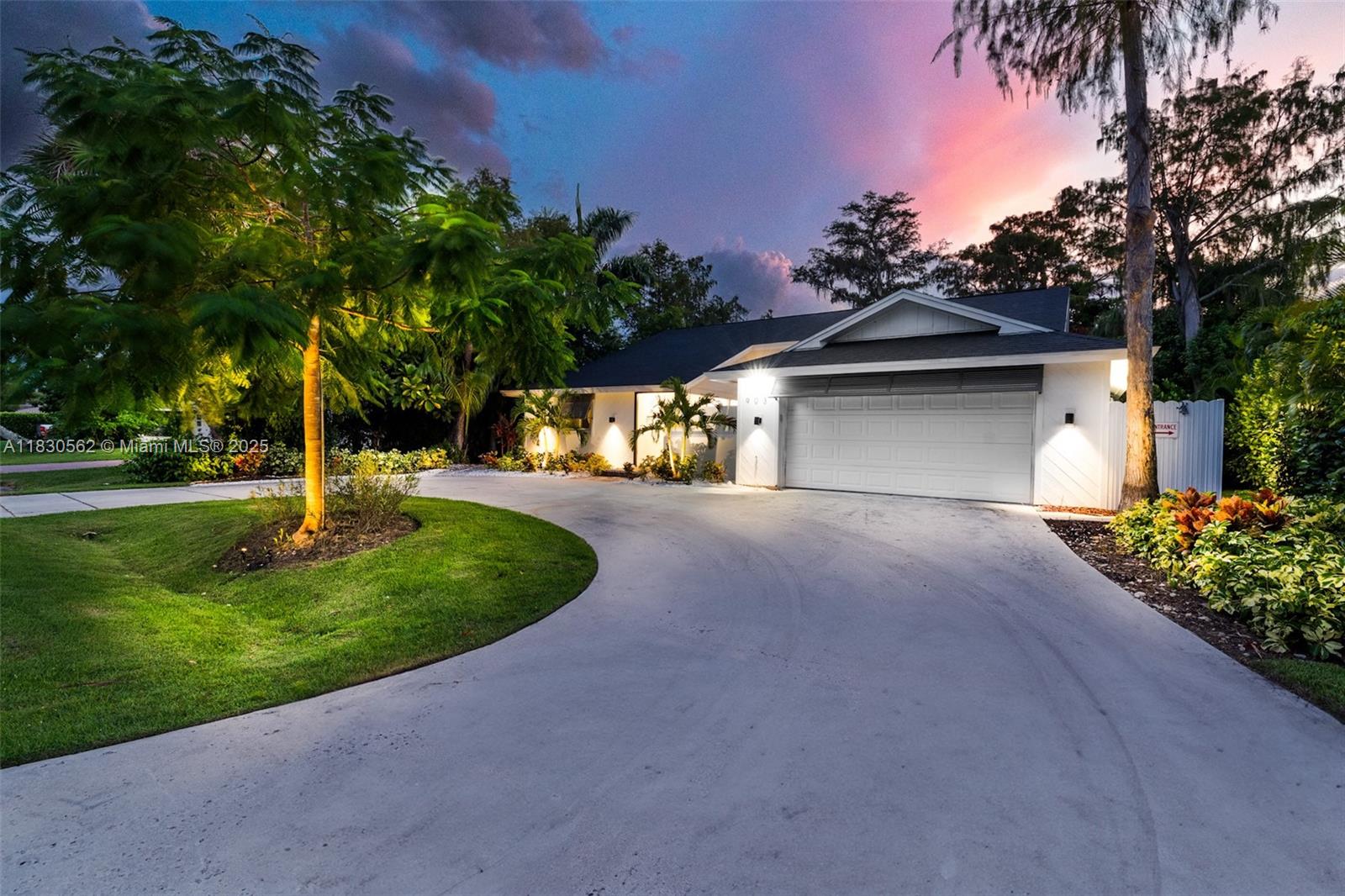 ?? Unique opportunity in Naples, FL! Turnkey and profitable Airbnb with property included. Luxury villa for 12 guests: 4 beds, 3 baths, private pool, home theater, and game room. Located in a quiet area just 5 min from downtown and 15 min from the beach. $114,376 gross income in the past 12 months | 205 nights booked | 56% occupancy | Avg. daily rate: $459.99. Includes high-end furniture, active licenses, transferrable LLC, and reliable local staff. Perfect for expanding your short-term rental portfolio or as a personal retreat. A proven investment and lifestyle in one!