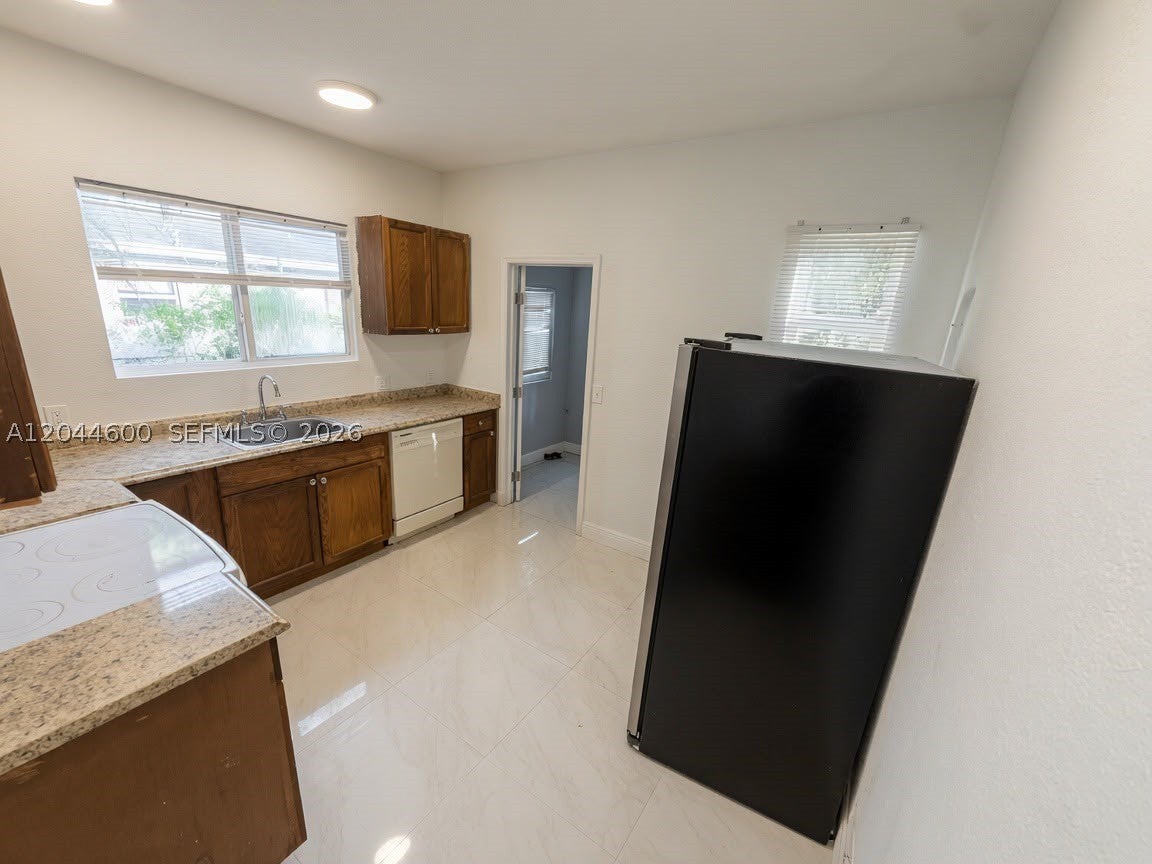 1154 W 25th St 0
