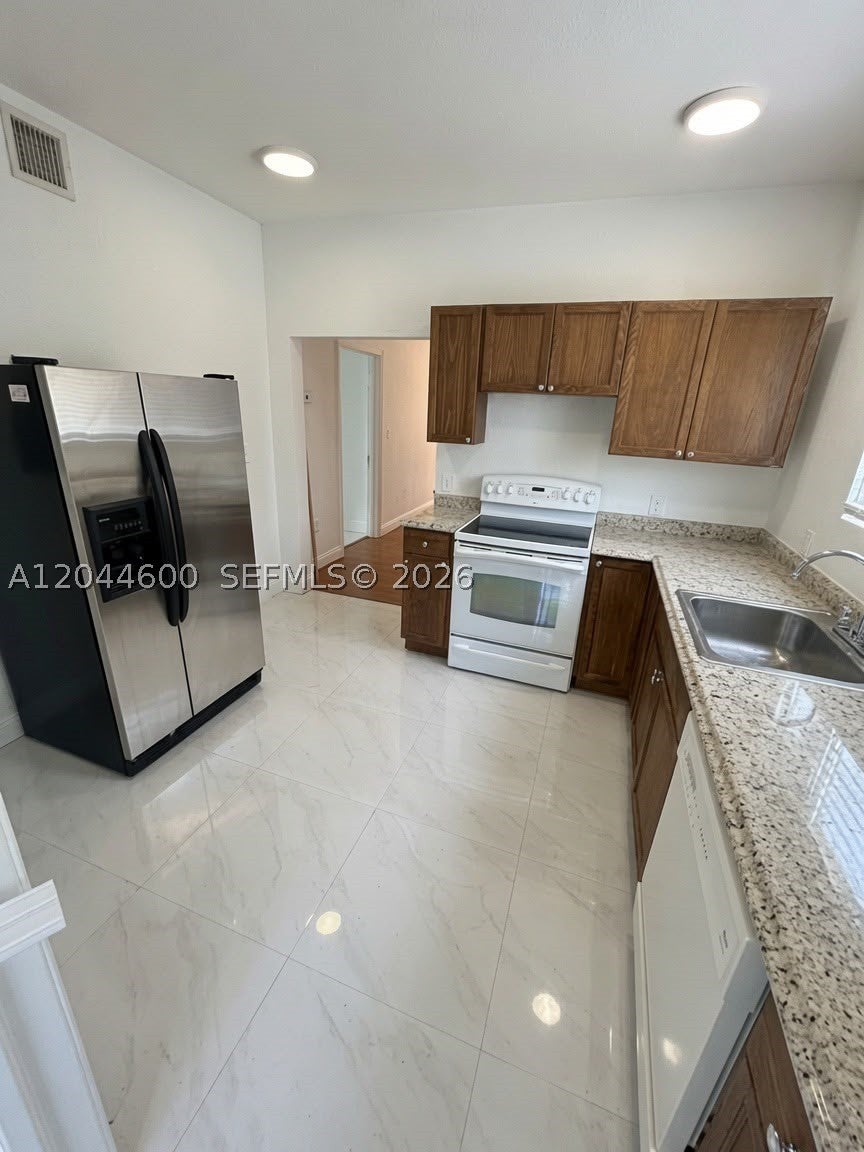 1154 W 25th St 0