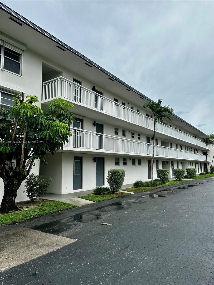 KINGS PARK GARDEN APTS CO - Residential Lease