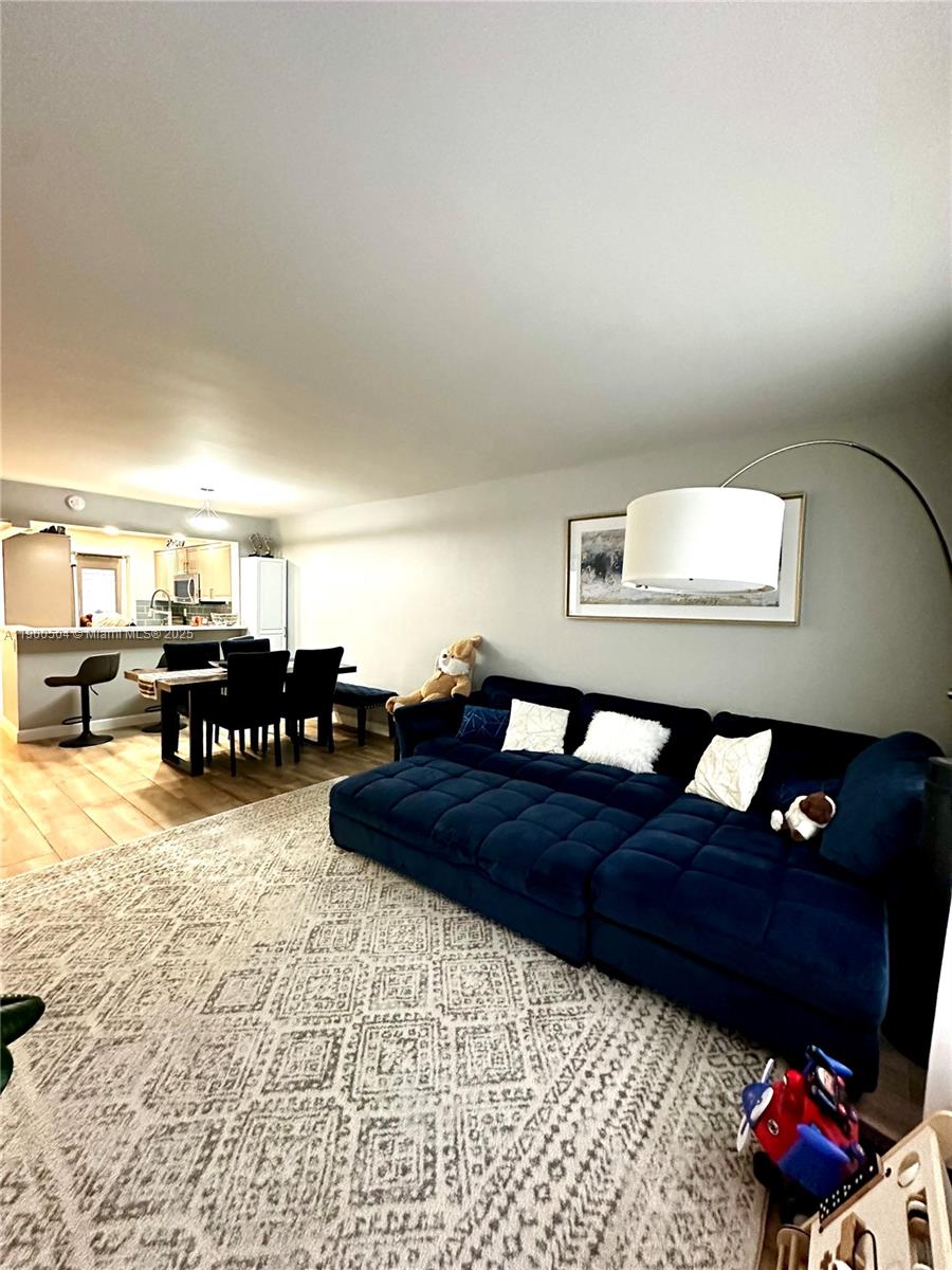 KINGS PARK GARDEN APTS CO - Residential Lease