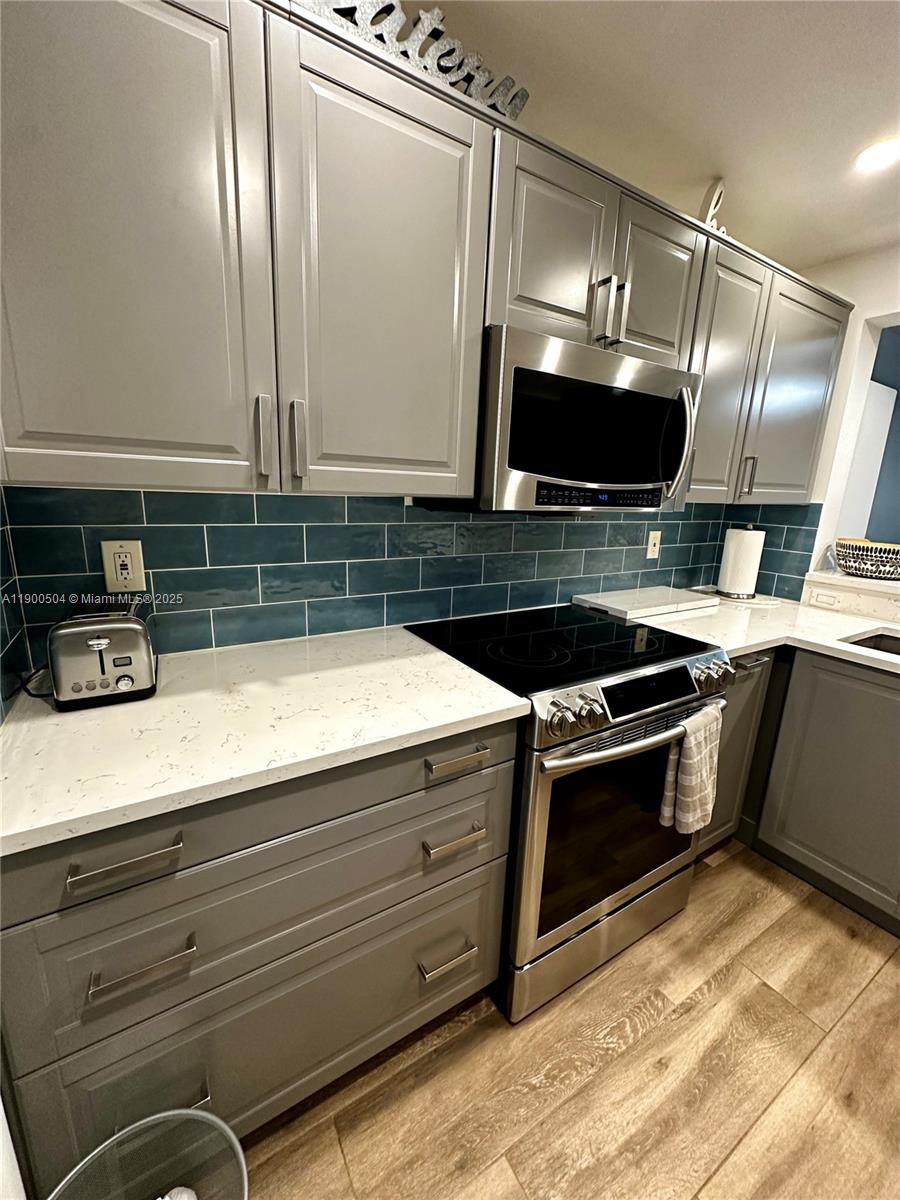 KINGS PARK GARDEN APTS CO - Residential Lease