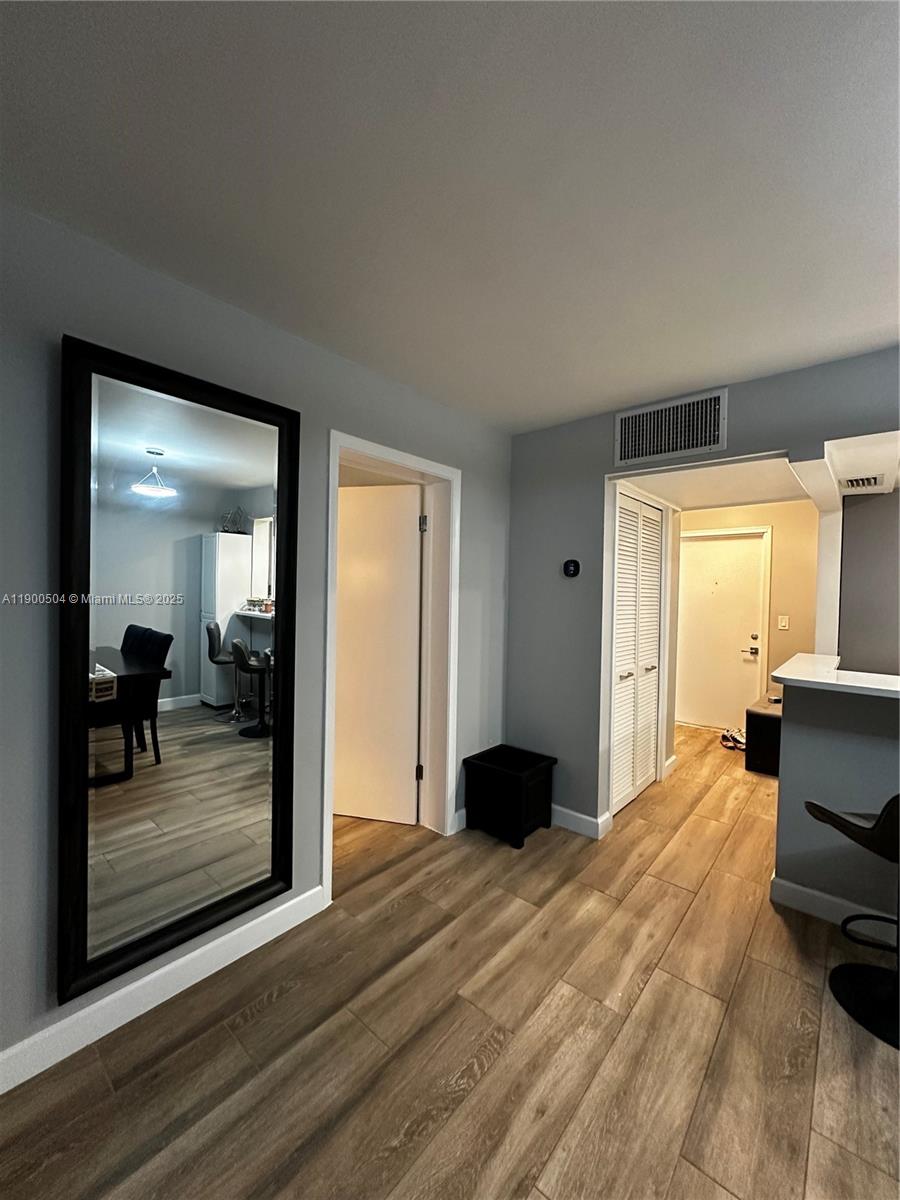 KINGS PARK GARDEN APTS CO - Residential Lease