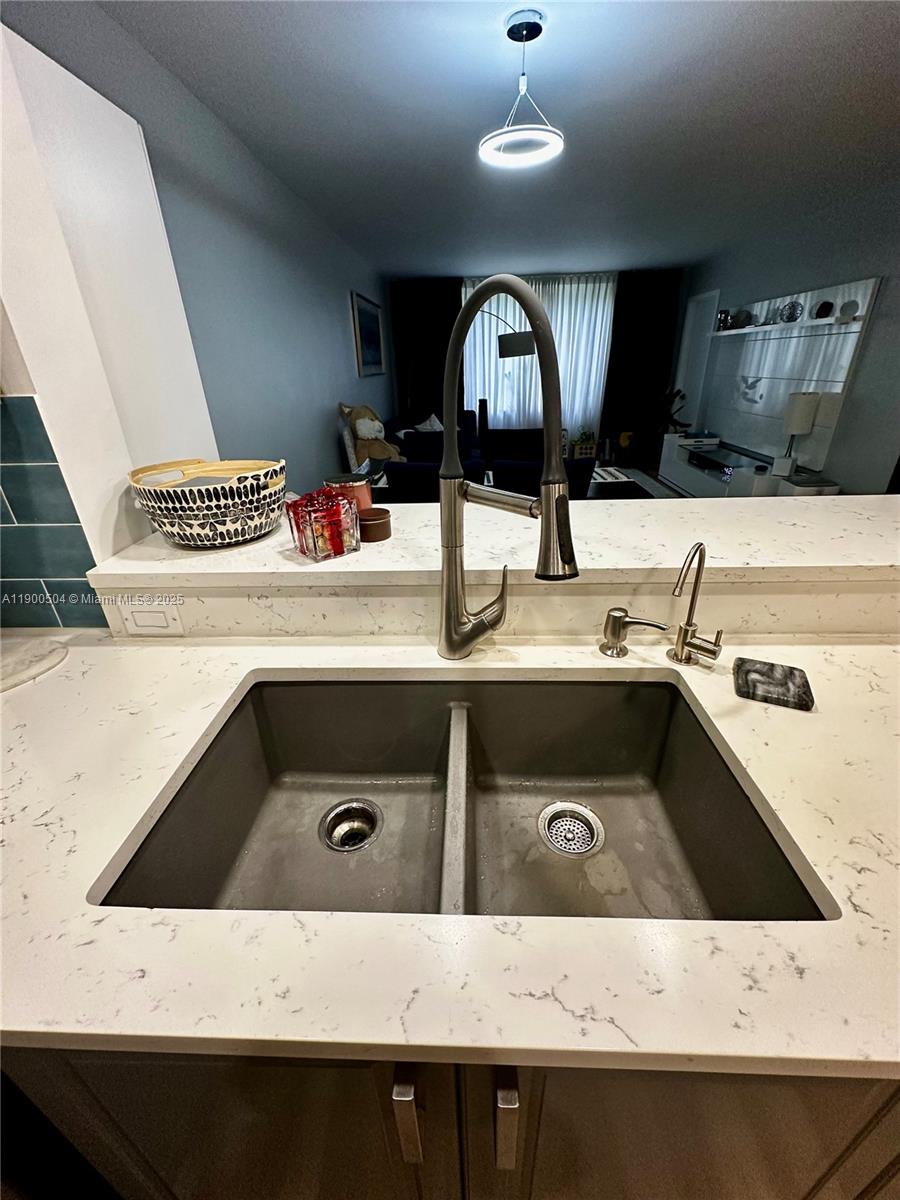 KINGS PARK GARDEN APTS CO - Residential Lease