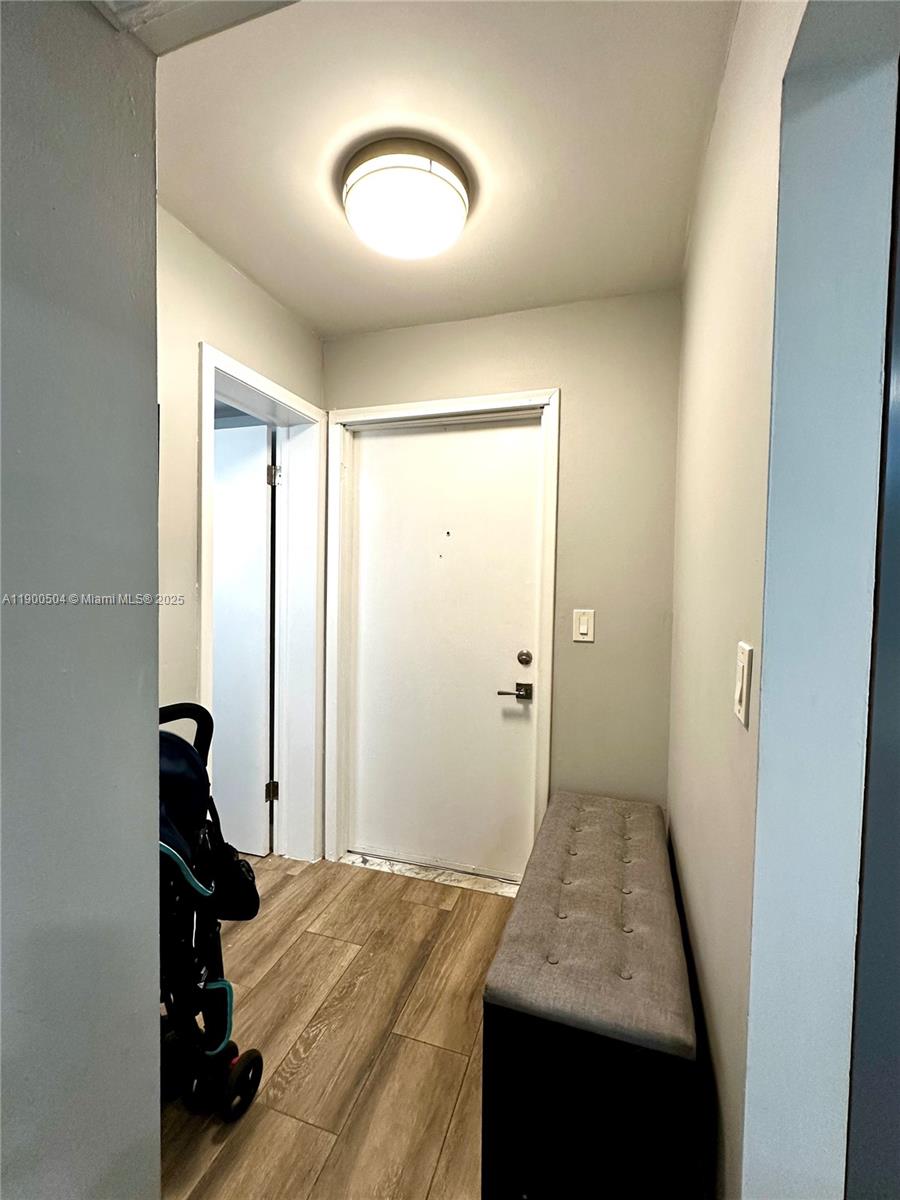 KINGS PARK GARDEN APTS CO - Residential Lease