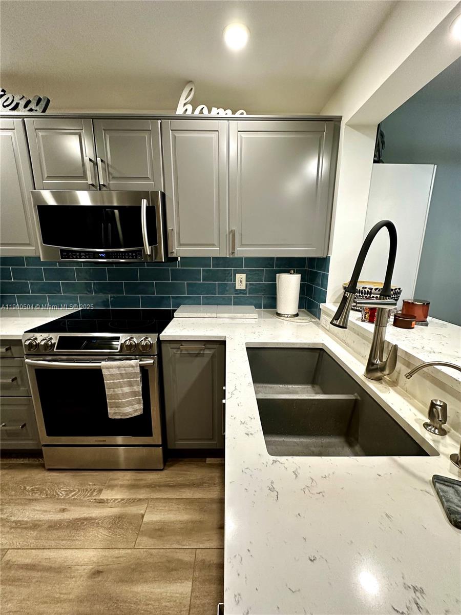 KINGS PARK GARDEN APTS CO - Residential Lease