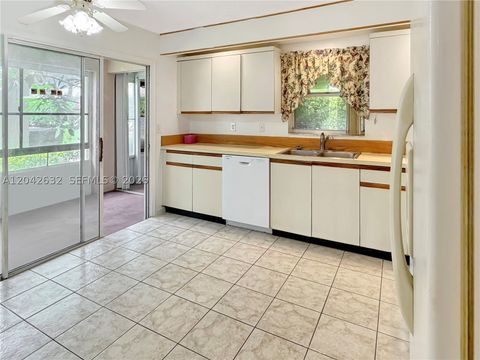 Tiny photo for 707 SE 22nd Dr, Homestead, FL 33033 (MLS # A12042632)