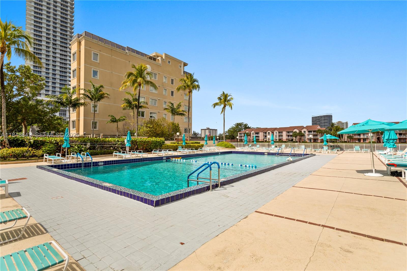 HALLMARK OF HOLLYWOOD CON - Residential