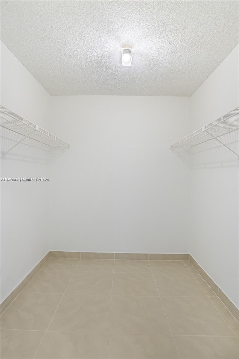 HALLMARK OF HOLLYWOOD CON - Residential