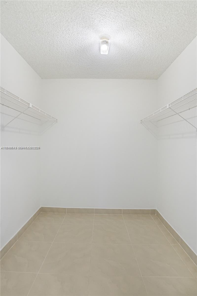 HALLMARK OF HOLLYWOOD CON - Residential