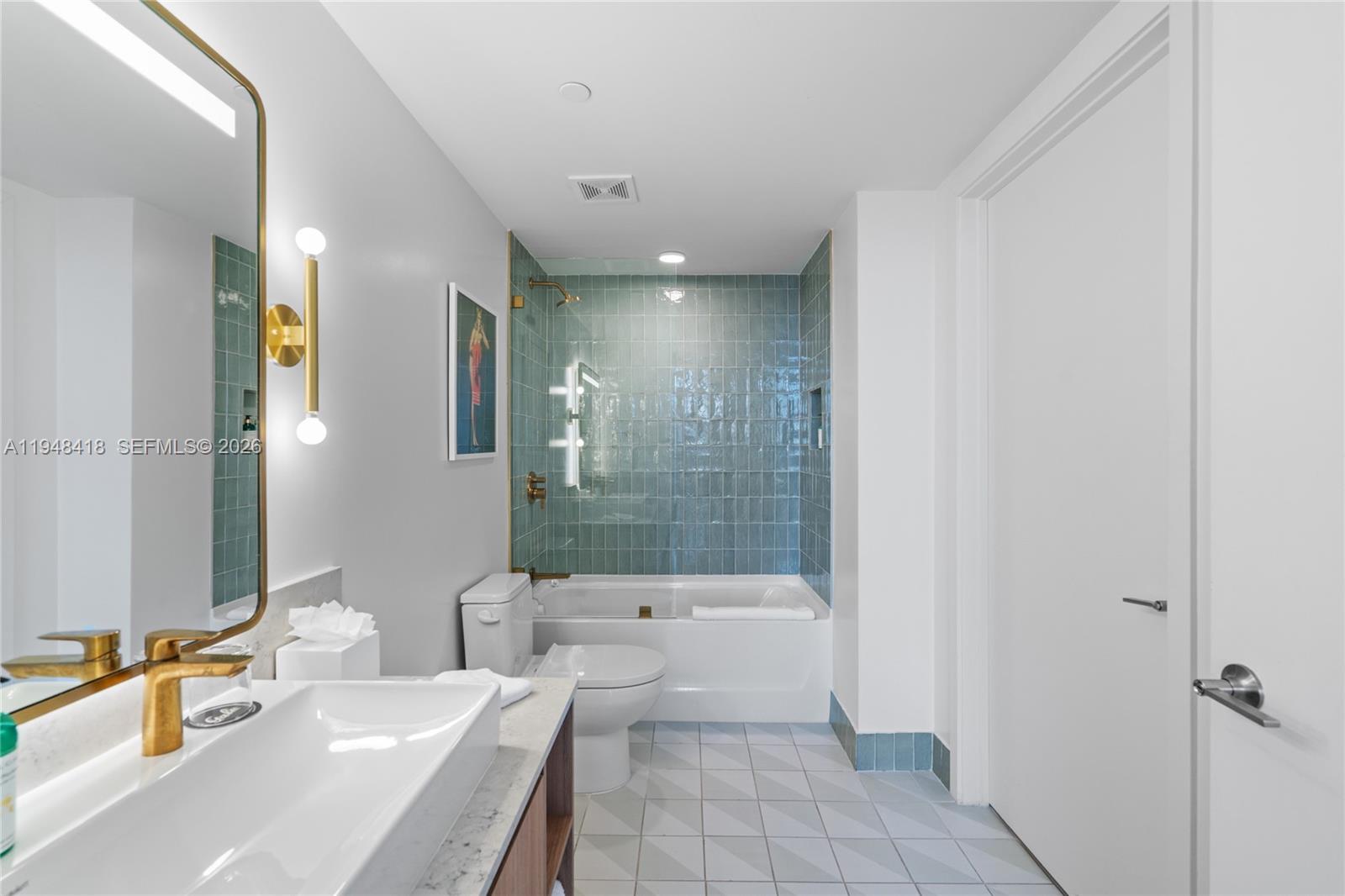 GALE CONDO HOTEL AND RESID - Residential