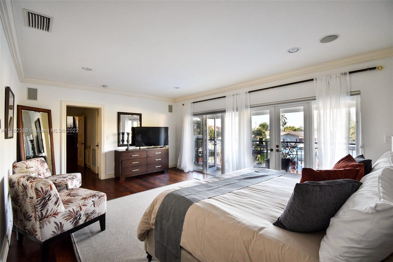 EASTERN SHORES - Residential