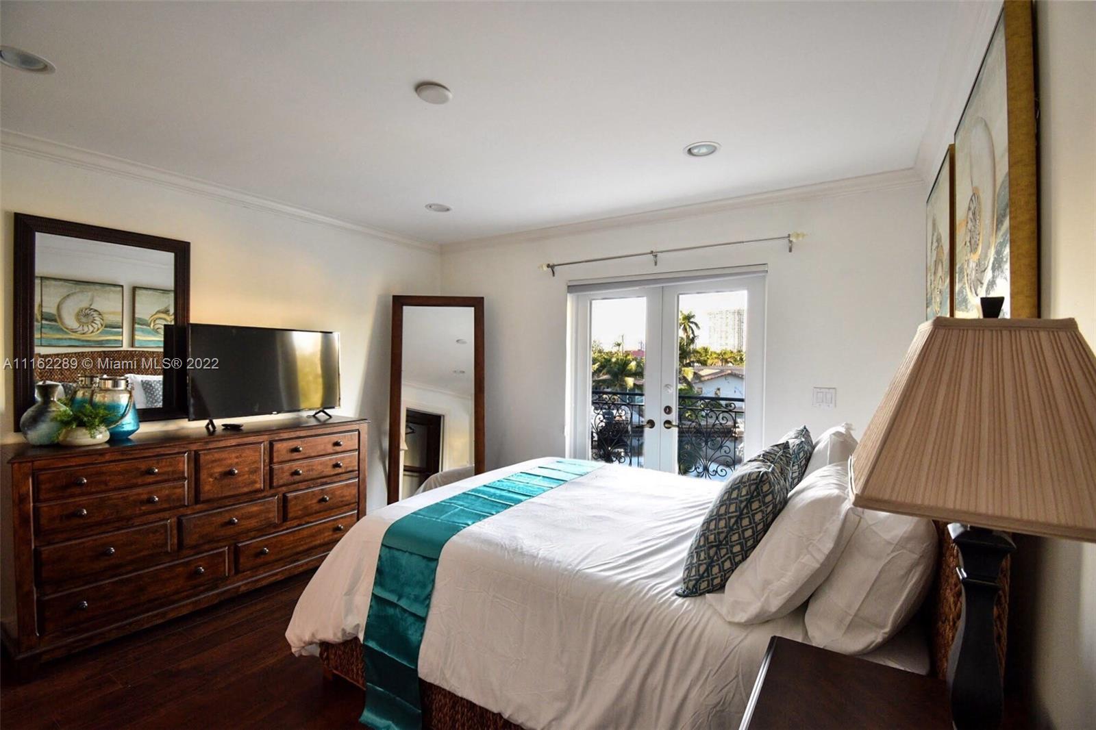 EASTERN SHORES - Residential