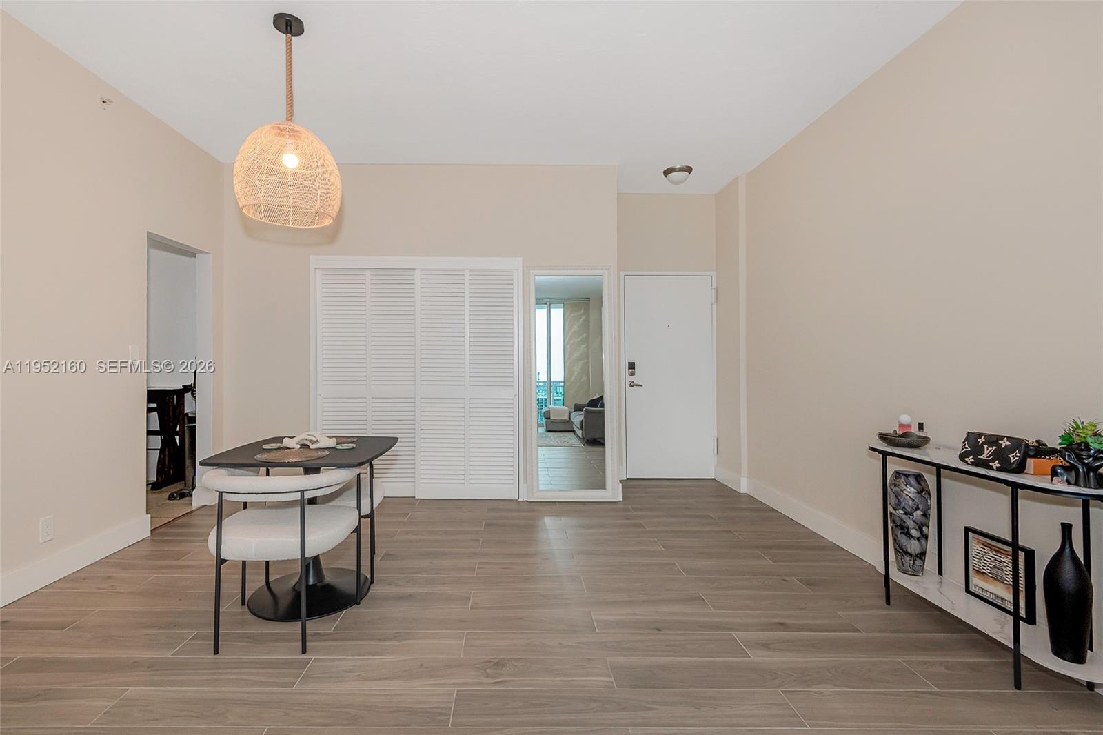 RESIDENCES ON HOLLYWOOD B - Residential