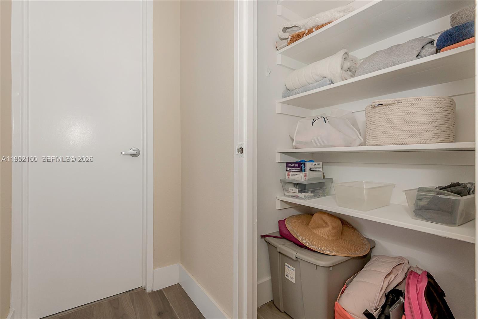 RESIDENCES ON HOLLYWOOD B - Residential