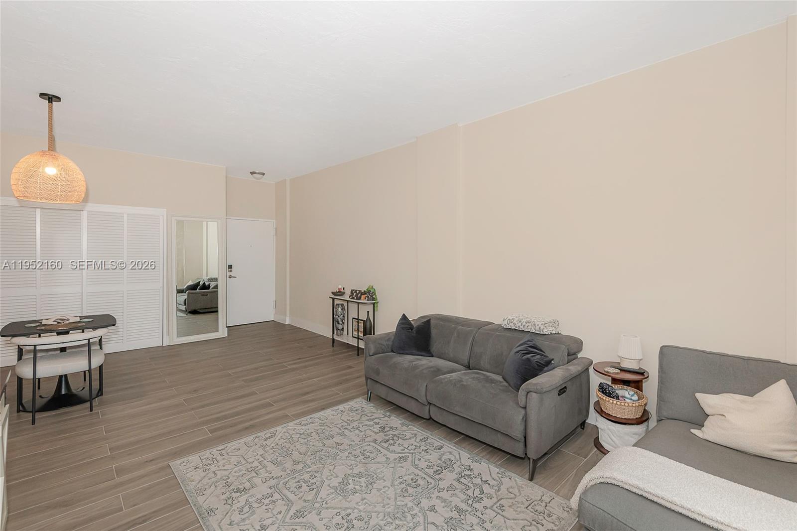 RESIDENCES ON HOLLYWOOD B - Residential