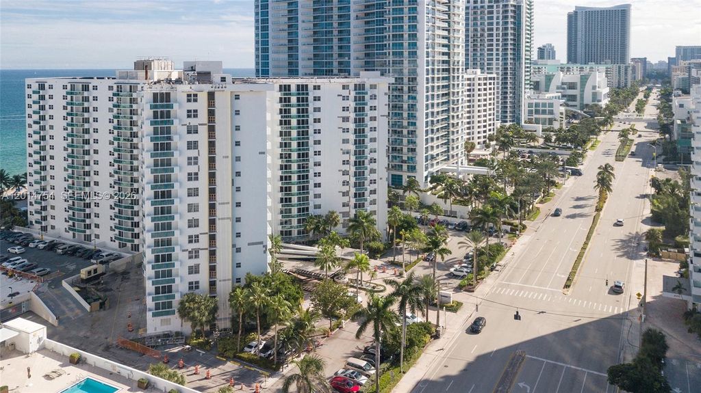 Photo of 3001 S Ocean Dr #1623, Hollywood, FL 33019 (MLS # A12014754)