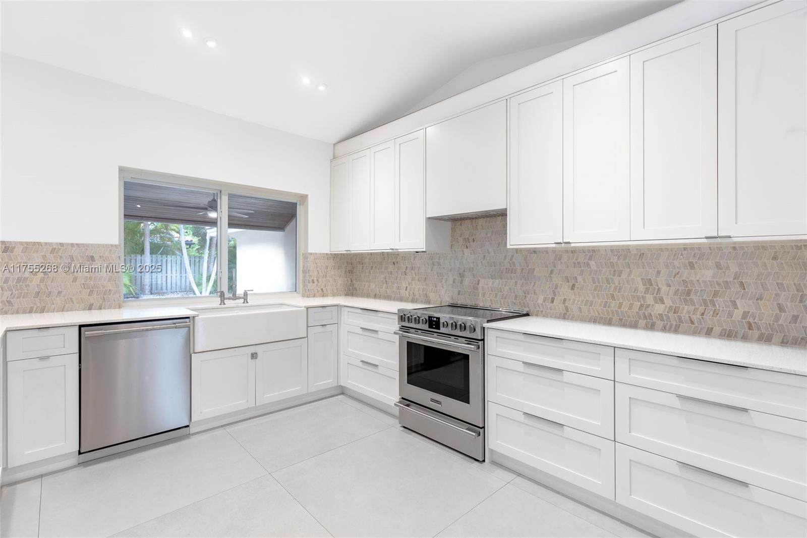 LIVE OAK ESTATES - Residential