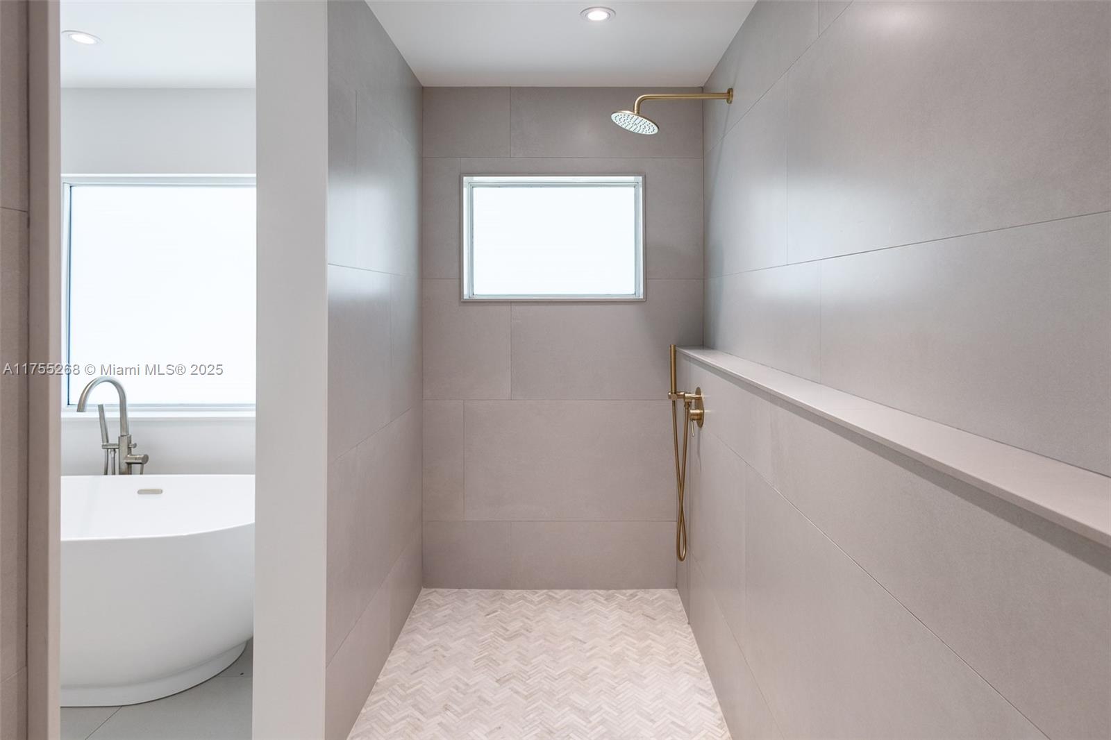 LIVE OAK ESTATES - Residential