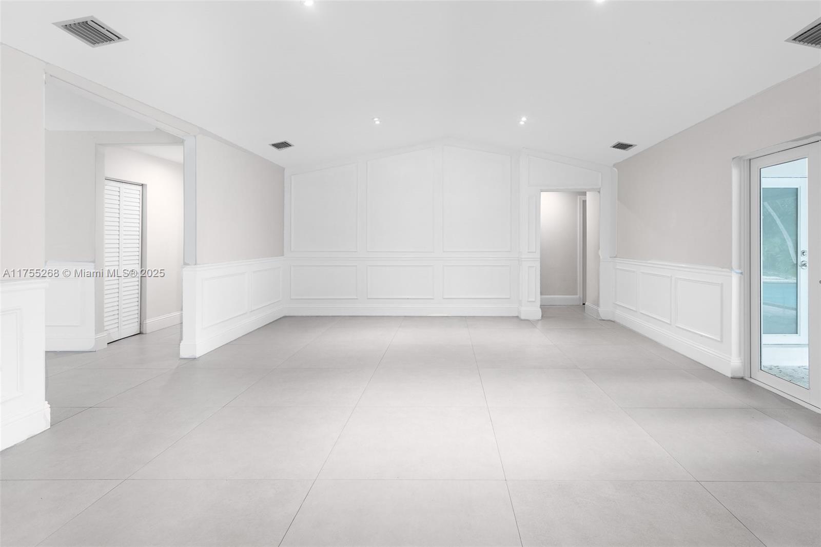 LIVE OAK ESTATES - Residential