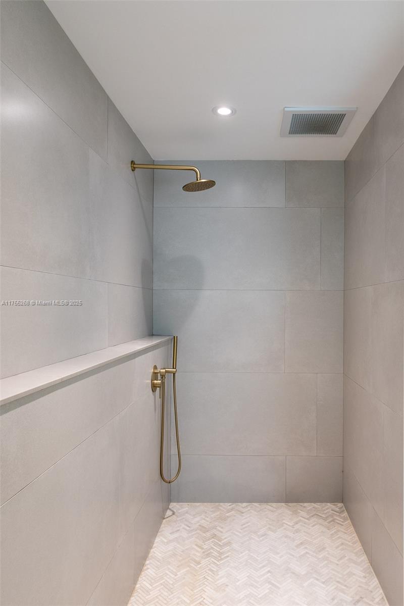 LIVE OAK ESTATES - Residential