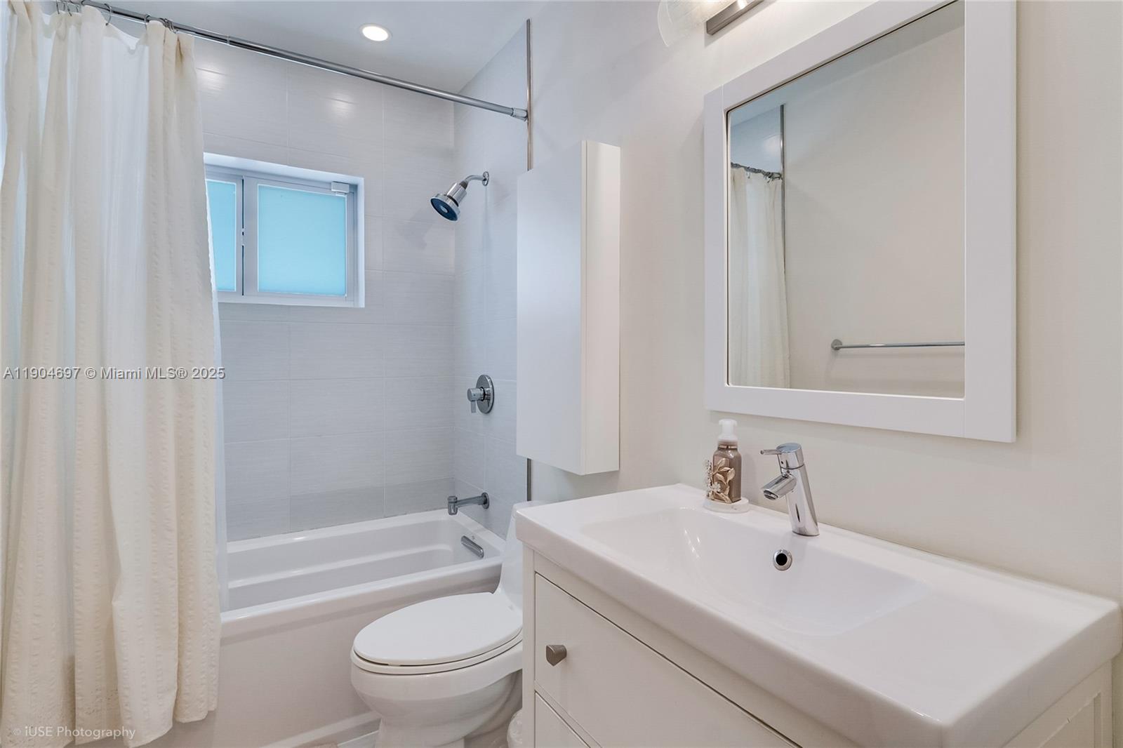 CORAL GABLES RIVIERA SEC - Residential Lease