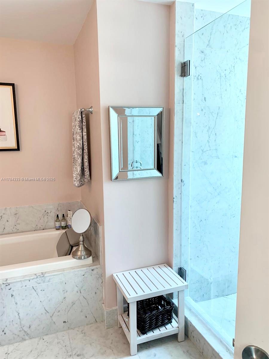 VIZCAYNE SOUTH CONDO - Residential