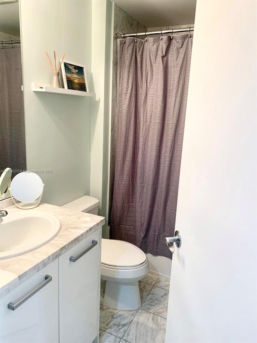 VIZCAYNE SOUTH CONDO - Residential